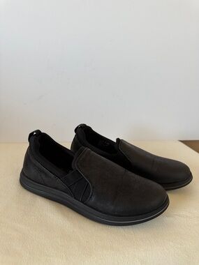 Clarks Womens Breeze Bali slip on sneakers